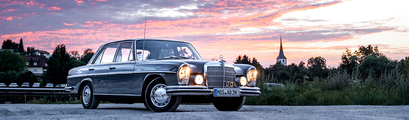 Oldtimer Auto Fahrzeug Klassiker Aussen Abend